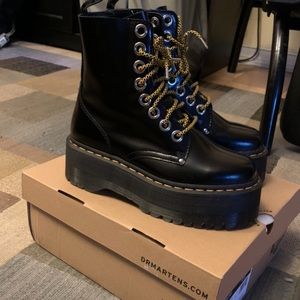 Doc Martens Jadon Max Platform Boots